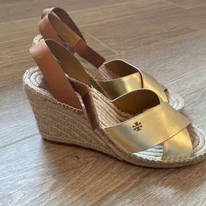 Tory Burch espadrille wedge. Tan/Gold. Size 9.